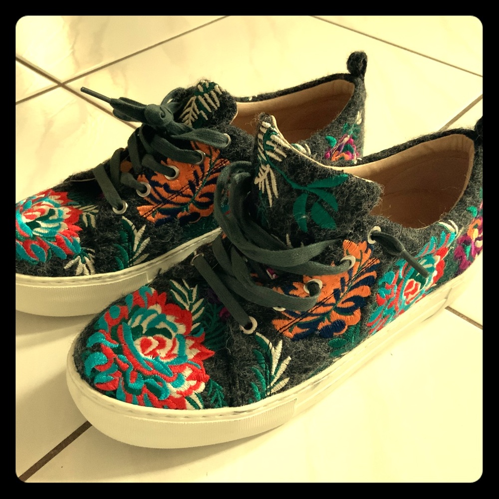 J/Slides Asprie Ladies Size 8.5 Sneakers